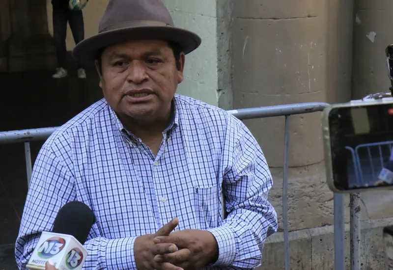 Un pastor evangélico fue desterrado de Santiago Malacatepec, en un acto que su defensa legal calificó como una expulsión forzada.