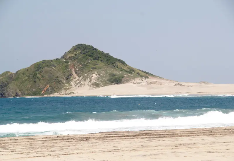 Las playas Cangrejo, Guelaguichi y Chipehua lucen concurridas por turistas durante el periodo vacacional que dejó una importante derrama económica en la región.