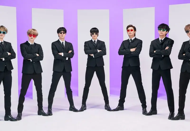 Fans de la banda de K-Pop BTS muestran su euforia ante la alta demanda y los precios elevados de los boletos para su próximo concierto.