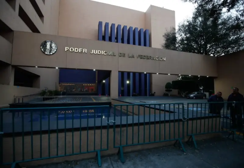 Una imagen que ilustra la reforma a la carrera judicial, la cual establece exámenes obligatorios para secretarios y proyectistas del OAJ.