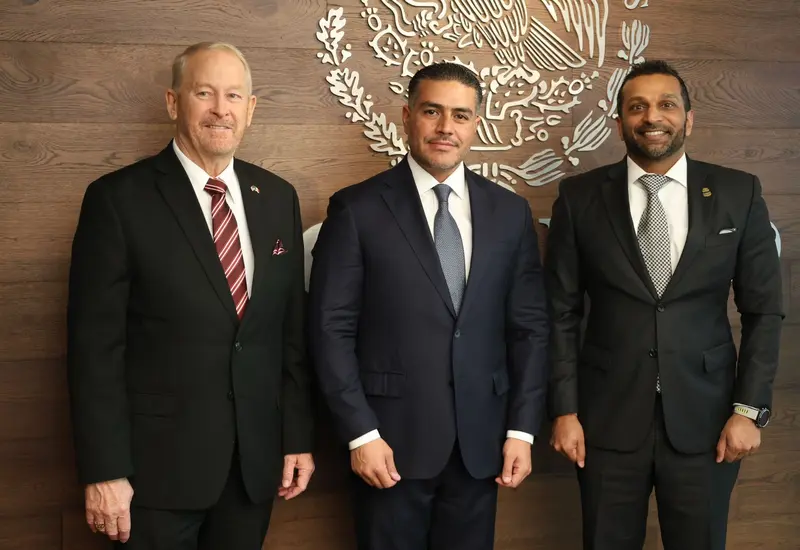 Funcionarios de la SSPC y la FGR de México durante una reunión de trabajo con representantes del FBI para discutir temas de seguridad.