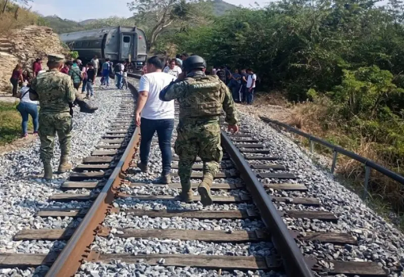 La vía férrea del Tren Interoceánico en Oaxaca que será revisada y certificada por el gobierno federal después de una reciente tragedia.