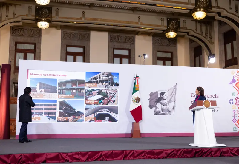 Claudia Sheinbaum anuncia la ampliación de la matrícula en bachillerato, detallando el Plan Integral del Sistema Nacional que contempla nuevos planes de estudio.