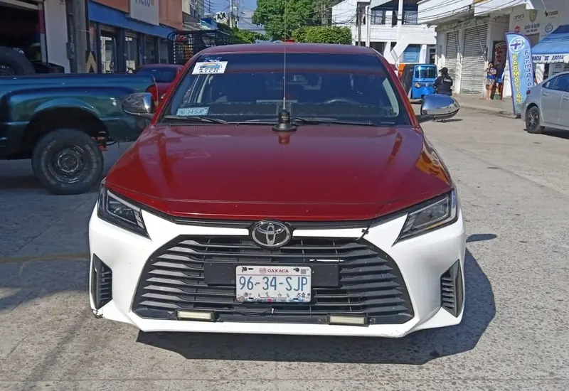 Un taxista resulta herido tras ser víctima de un ataque armado en la población de San Juan Cacahuatepec, en la costa de Oaxaca.