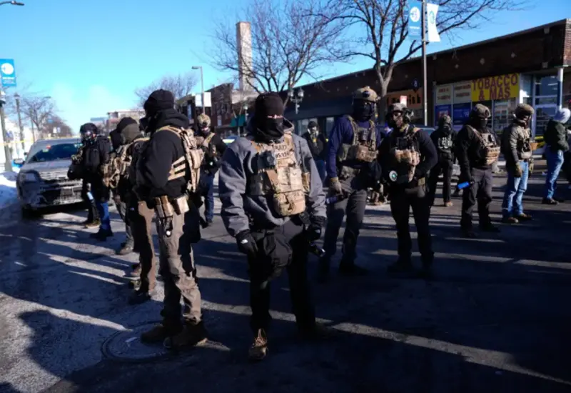 Escena de tensión en Mineápolis tras el segundo tiroteo mortal en redadas migratorias, donde agentes del ICE ejecutaron a un ciudadano.