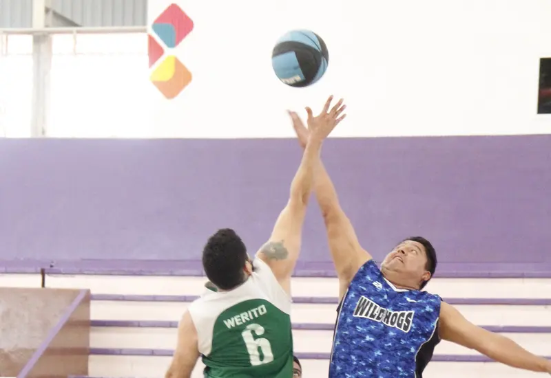 El basquetbol es una de las disciplinas con acción durante el torneo relámpago deportivo que se celebra en la comunidad de Villa Alta.