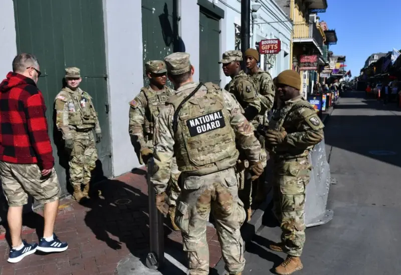 Miembros de la Guardia Nacional desplegados en las calles de Chicago y Portland, Oregon, durante la movilización que fue frenada por Trump.