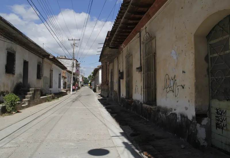 Un grupo de vecinos de Tehuantepec se mantiene en alerta y organizado para vigilar las calles ante la imparable ola de robos a casa habitación.