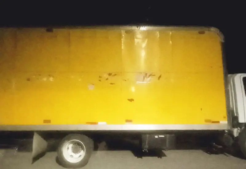 Un vehículo con reporte de robo es asegurado por las autoridades en una calle de la colonia Reforma tras un operativo policiaco.