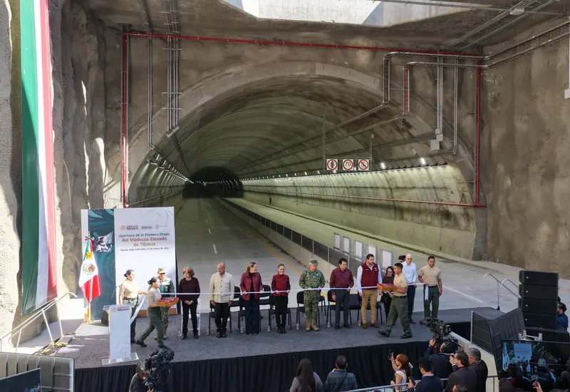 Vista panorámica de la primera etapa del Viaducto Elevado de Tijuana, una importante obra de infraestructura vial en construcción en la ciudad fronteriza.