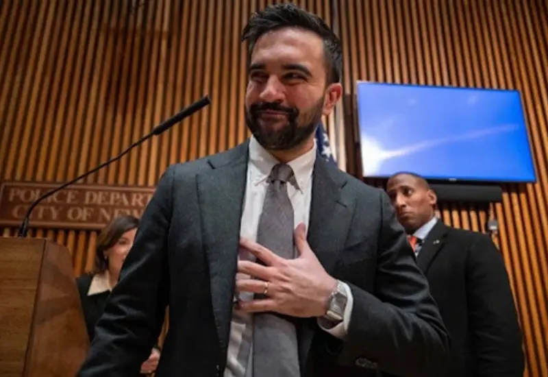 Retrato del político Zohran Mamdani, presentado como el alcalde de Nueva York, una de las figuras del artículo 'American curios'.
