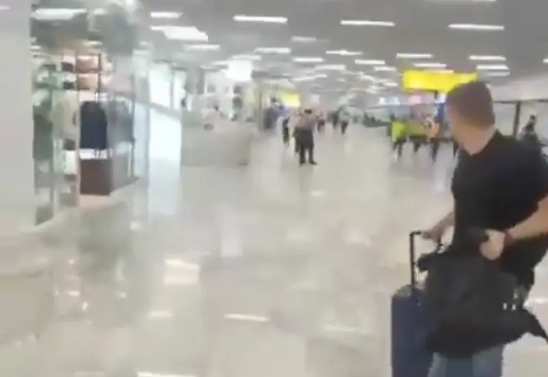 Pasajeros documentaron en videos el momento de pánico.