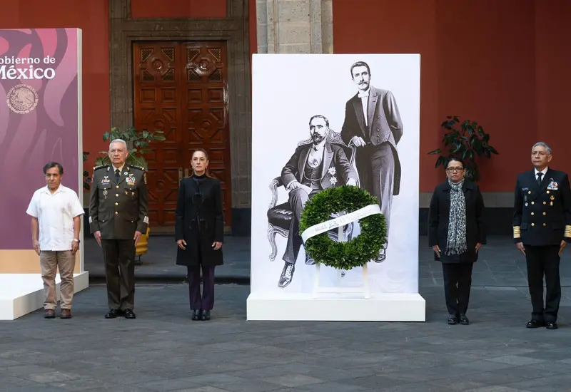 Guardia de honor en Palacio Nacional por Madero y Pino Suárez.