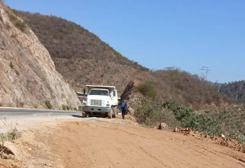 Terrenos comunales y ríos resultaron afectados por la obra.