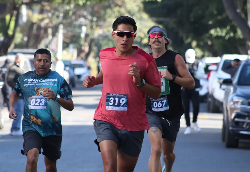 Alberto Reyes Morales compite en la Carrera del Odontólogo, el evento deportivo con el que los dentistas celebraron su día y del cual resultó ganador.
