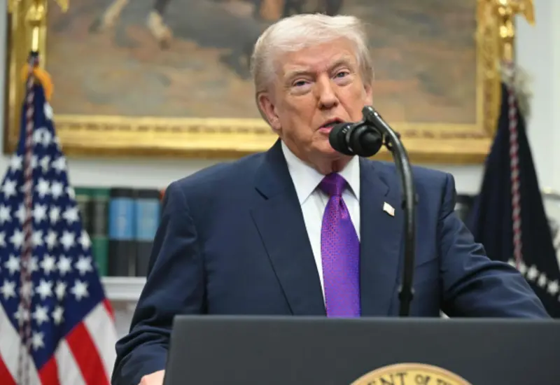 Un grupo de ambientalistas se manifiesta para impugnar la decisión de Trump de revocar las regulaciones sobre los gases contaminantes.