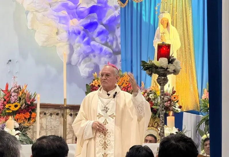 El arzobispo se dirige al clero durante una ceremonia, instándolos a reencontrarse con el Señor y a no perder la paciencia con los fieles.