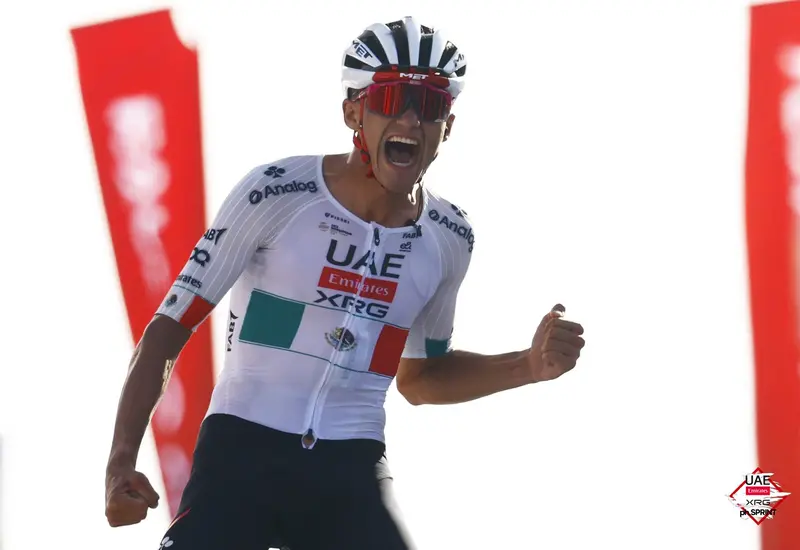 Del Toro domina la etapa reina y destrona a Tiberi en el UAE Tour.