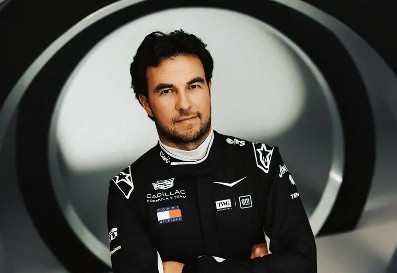 El piloto mexicano Sergio 'Checo' Pérez se prepara para su regreso a las pistas de la Fórmula Uno, listo para la próxima carrera.