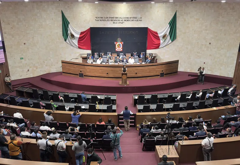 Los titulares de Sectur y Sefin comparecen ante el Congreso del Estado para presentar cifras récord de turismo y finanzas en la glosa del informe.
