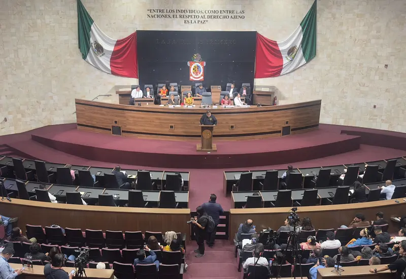 Funcionarios públicos durante una de las comparecencias oficiales de la semana para discutir los avances y problemas en movilidad, bienestar y cultura.