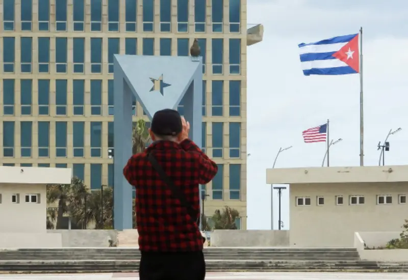 Imagen que ilustra la crisis por falta de petróleo en Cuba, una situación agravada por el bloqueo comercial de Estados Unidos.