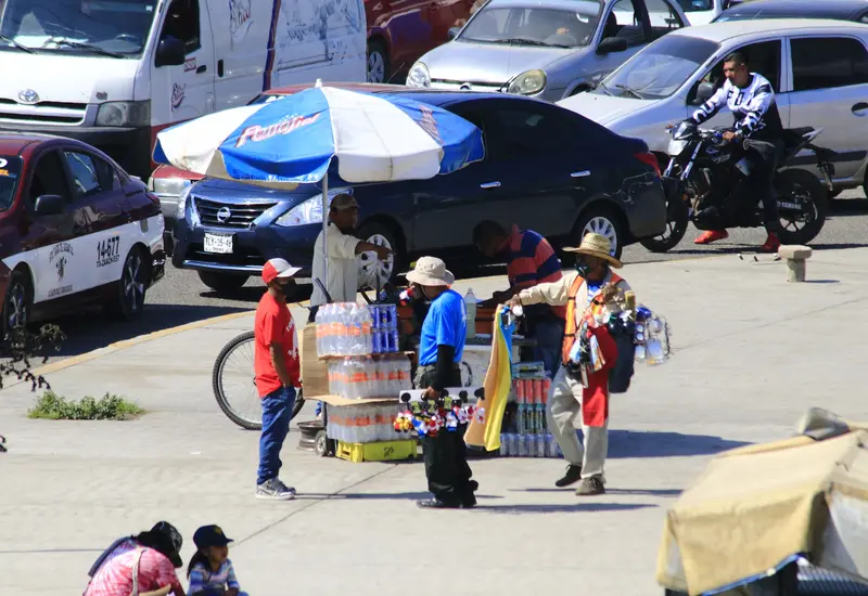 Una escena de trabajo que representa el empleo informal en Oaxaca, la principal fuente de trabajo sin red de seguridad para los ciudadanos.