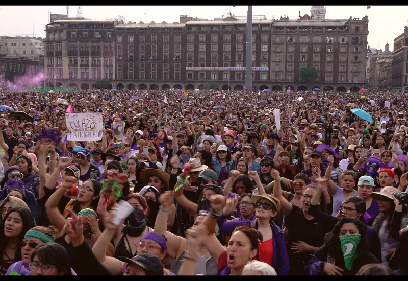 Imagen promocional de la película 'Rebeladas', anunciando su próximo estreno en las salas de cine del país el seis de marzo.