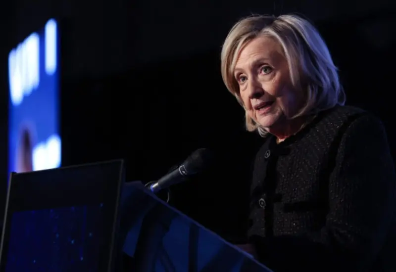 Hillary Clinton, quien exige la publicación de los archivos Epstein, en una imagen de archivo relacionada a su acusación contra Trump por encubrimiento.