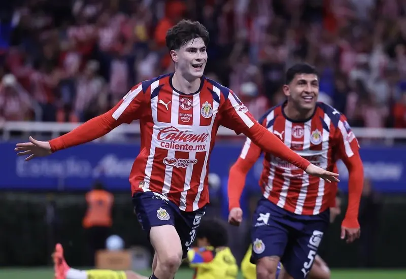 El futbolista Hormiga González, quien se encuentra en la mira de equipos europeos, es captado en una fotografía tras rechazar una oferta de Rusia.