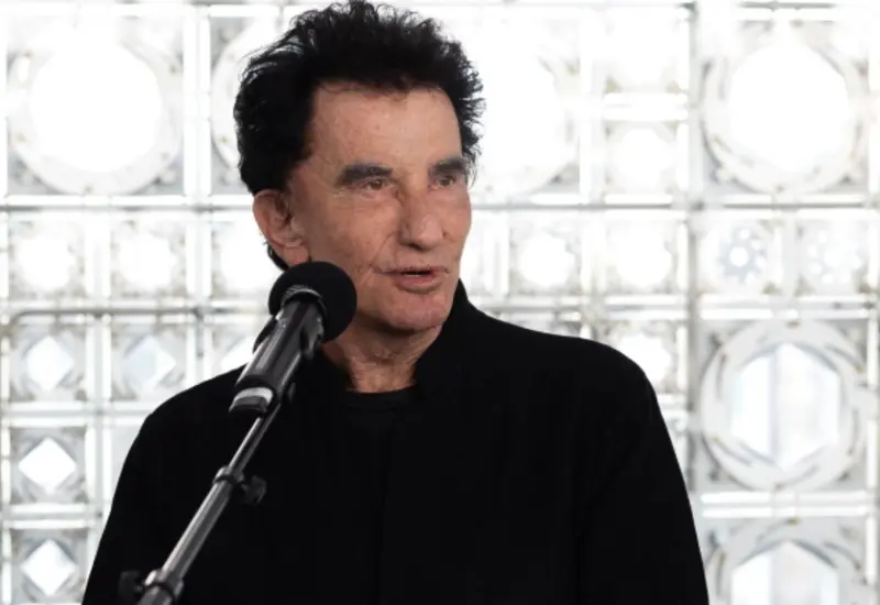 Un retrato de Jack Lang, exministro de cultura de Francia, cuyas oficinas fueron cateadas por su presunta relación con el caso Epstein.