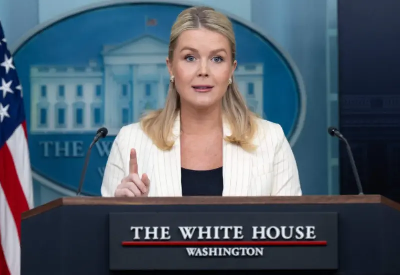 Karoline Leavitt, portavoz de la Casa Blanca, en una fotografía relacionada con la administración del expresidente Donald Trump.