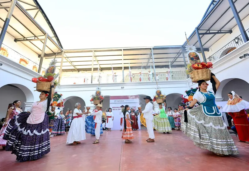 Trabajos de mejora y renovación en las instalaciones de la Casa de la Cultura Oaxaqueña, que revive como un refugio social a través del arte.