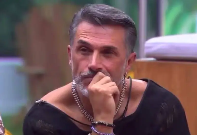 Sergio Mayer divide opiniones tras pedir licencia para reality show.