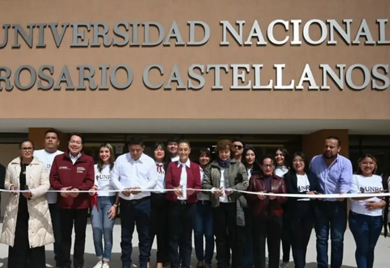 Estudiantes de la Universidad Rosario Castellanos (UNRC) que se beneficiarán con la nueva beca Gertrudis Bocanegra, un apoyo de mil 900 pesos bimestrales.