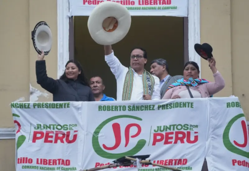 Anunció una coalición legislativa para ejercer oposición desde el Congreso. 