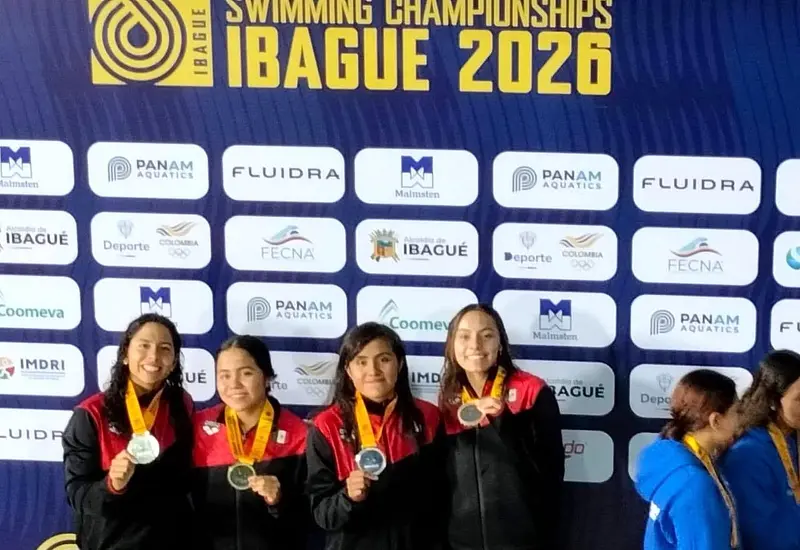 Tras recibir su presea de subcampeonas continentales. 