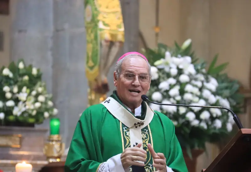 El arzobispo durante su mensaje a la comunidad católica, en el que pidió ser humildes y sencillos para evitar la soberbia y el abuso de poder.