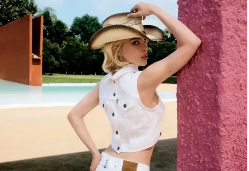 La cantante Belinda luce un radical cambio de imagen para la revista Vogue, en un reportaje donde confirmó su colaboración musical con Danna.