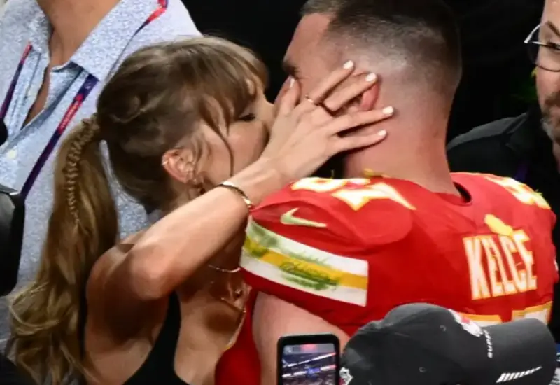 Taylor Swift y Travis Kelce se casan en una emotiva ceremonia en el Madison Square Garden, oficiada por el actor Adam Sandler.