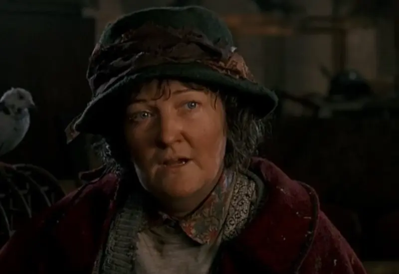La actriz Brenda Fricker, recordada por su icónico papel como la mujer de las palomas en la película 'Mi pobre angelito 2'.