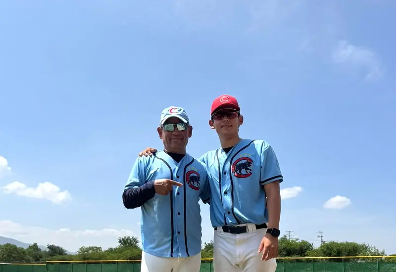 El equipo de béisbol infantil y juvenil Cachorros, con la familia Ramos, celebran su quinto campeonato, sumando otra victoria a su palmarés.