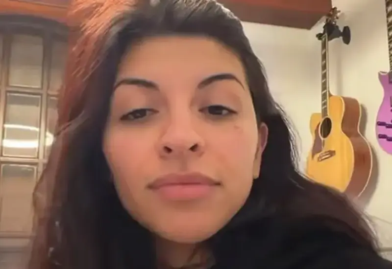 La cantante argentina Cazzu, quien generó molestia en México por un polémico video donde aseguró que no le gusta el futbol y no buscó ofender.