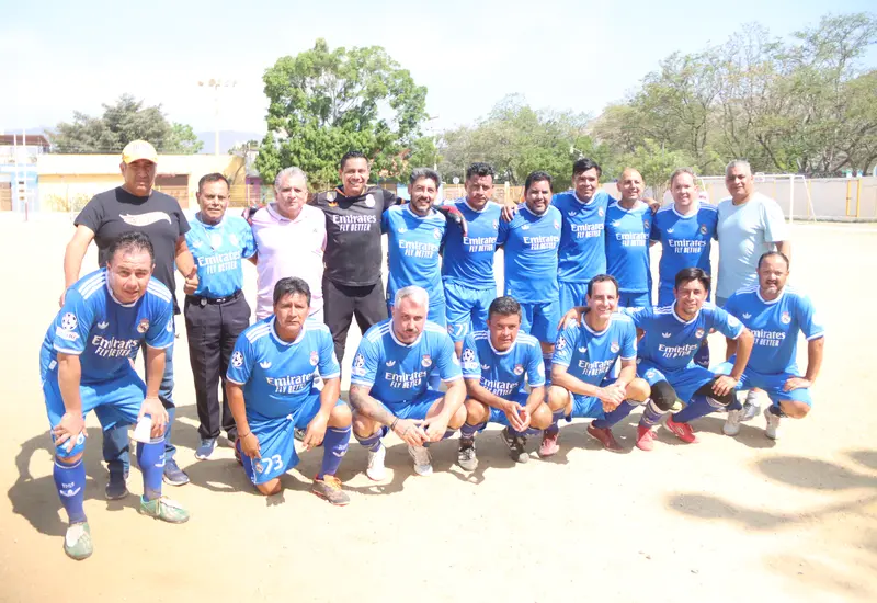 El equipo de Cementerito durante el partido de semifinal, donde dieron el primer golpe que los acerca a la final del torneo de Bronce.
