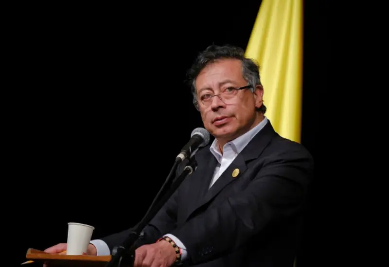 Ilustración del fuerte choque político entre el presidente Gustavo Petro y el abogado Abelardo de la Espriella, desatado por el giro diplomático con Israel.