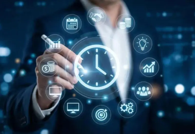 Representación del sistema cuántico con el que investigadores alteran la flecha del tiempo, combinando procesos de medición, control y retroalimentación.