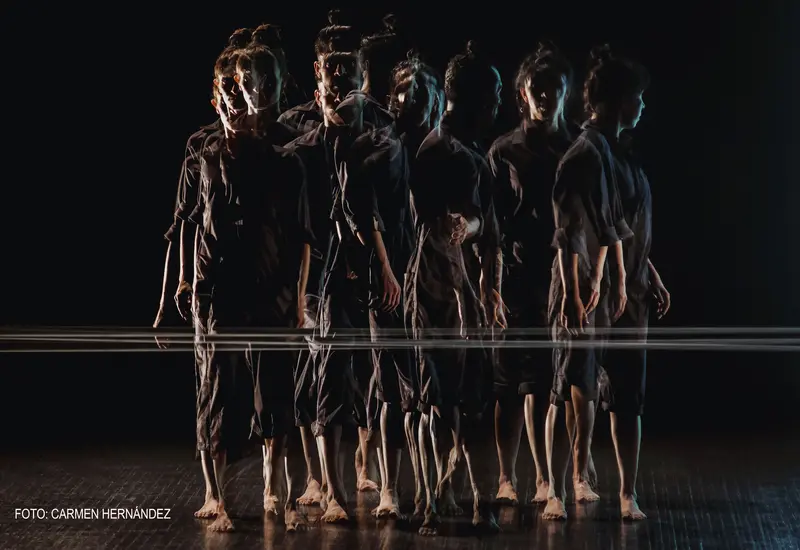 La compañía de danza contemporánea La Serpiente celebra 25 años de trayectoria con su programa "Amanecer" en el Palacio de Bellas Artes.
