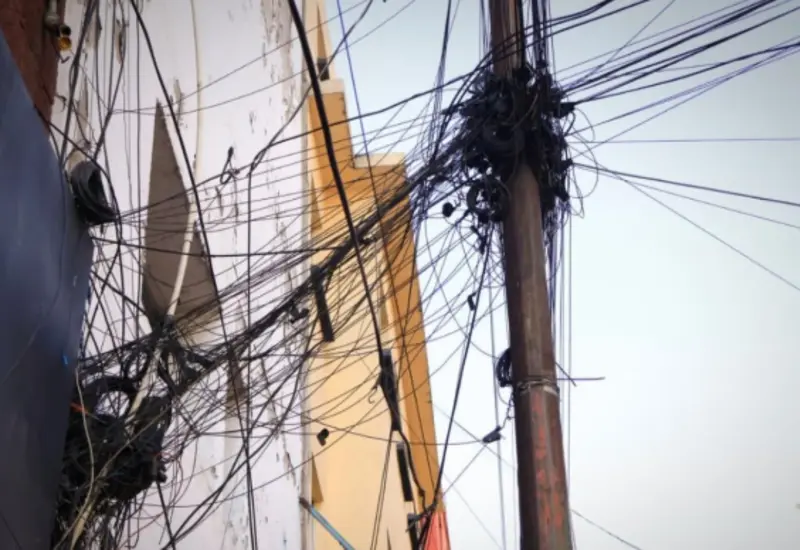 La Concanaco pide frenar las tomas irregulares de luz en el comercio informal y busca coordinarse con municipios para regular el consumo eléctrico.