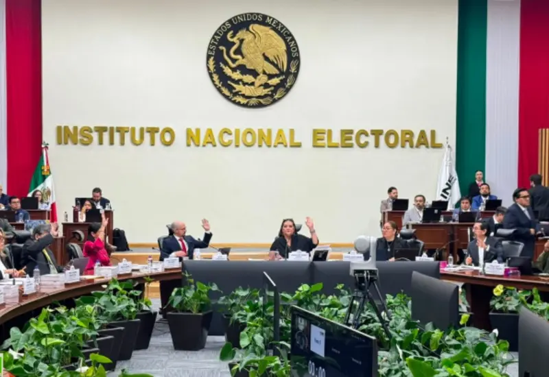 Consejeros del INE en una sesión debaten sin llegar a un acuerdo sobre la fiscalización de los gastos en los procesos internos de los partidos.