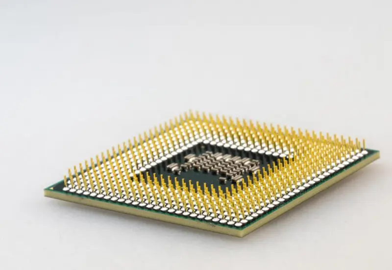 Una imagen de varios chips de memoria, cuyo costo en aumento representa un obstáculo para el desarrollo de la inteligencia artificial.